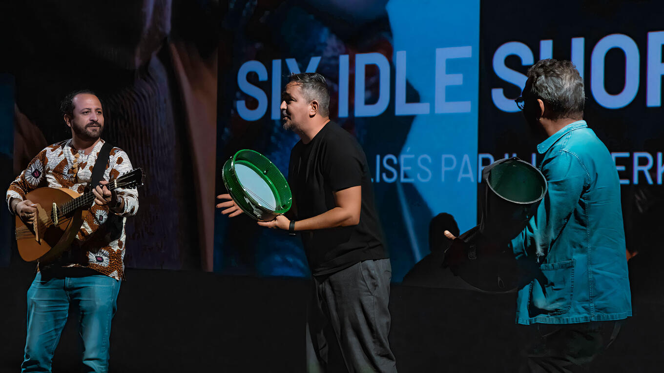 On stage at the Marseille screening, Kader Denednia was accompanied by Algerian-Marseille singer Mehdi Laifaoui and percussionist Djamel Reffes.