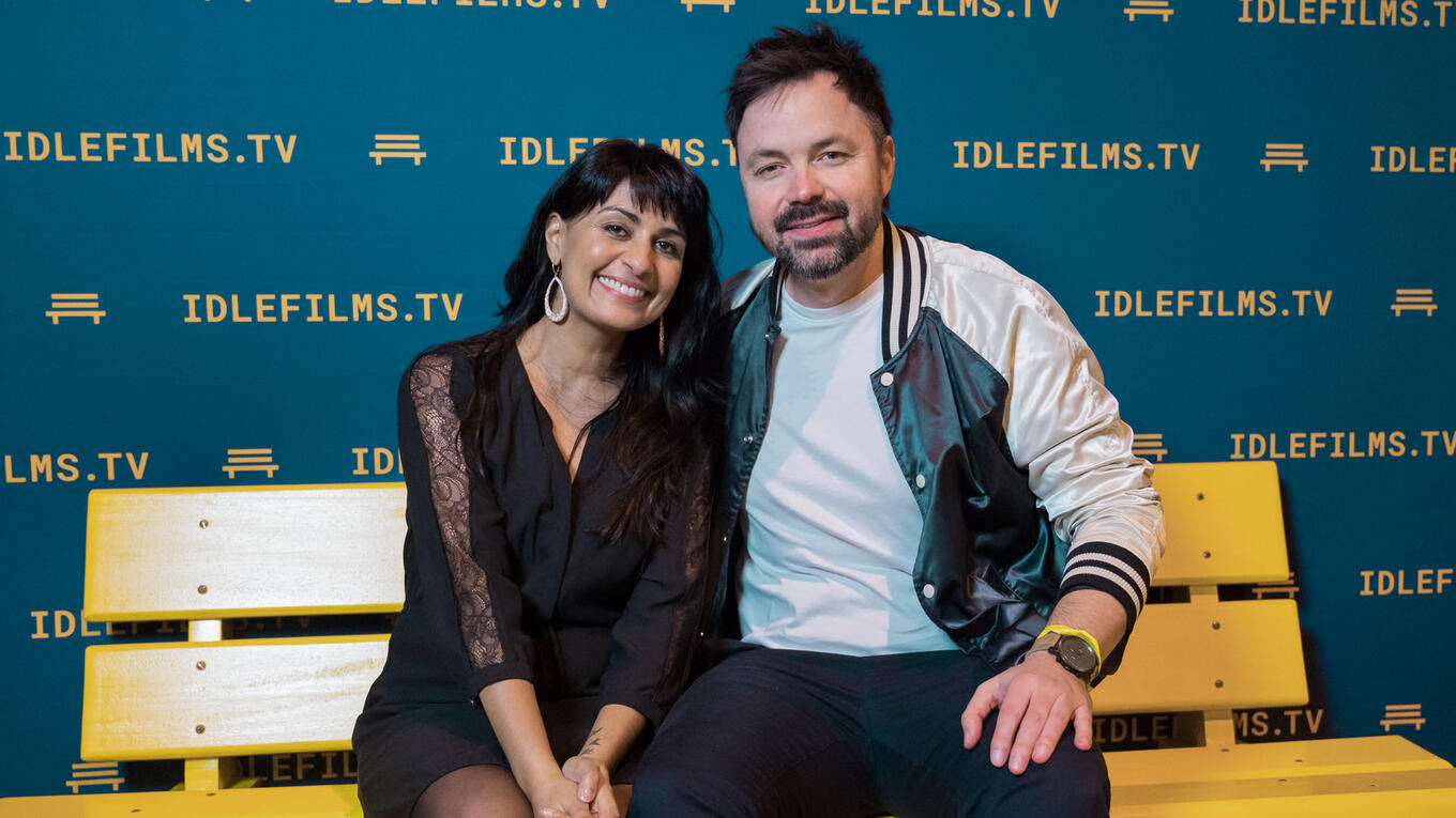 Mala Ghedia and Ivan’s Gift lead actor Danny Thomas sitting together and smiling at the Hamburg premiere.
