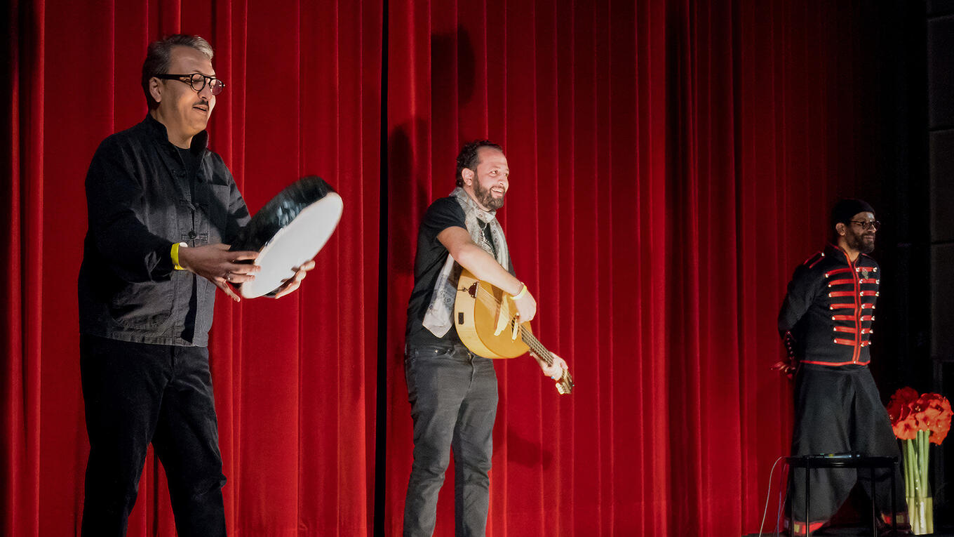 Surprise concert by Café Noailles on stage after Sunny Side Up, continuing the film’s final scene live