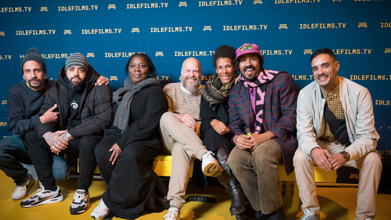 Timmi Davis, cinematographer and actor in the anthology, seated among friends during the Hamburg event.